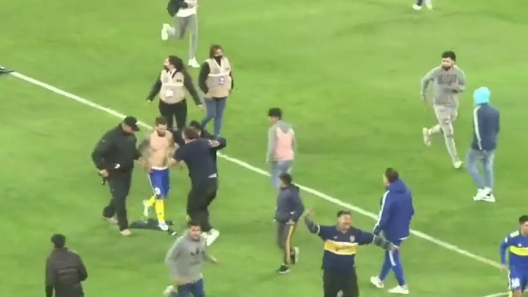 Boca se durmió en Santiago, perdió y hubo ¡invasión!