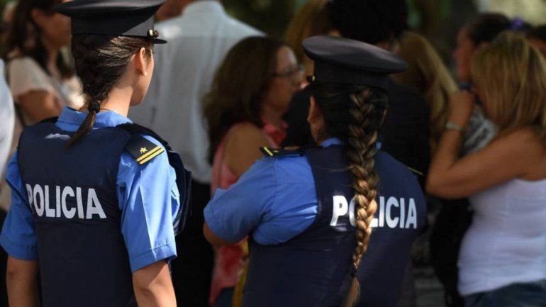 En la subcomisaría de Los Campamentos casi hay una pueblada.