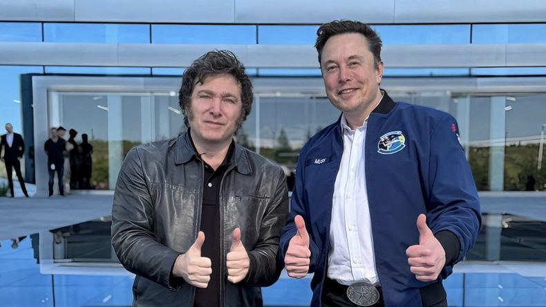 Milei, el amigo de Elon Musk, embiste de nuevo a la izquierda