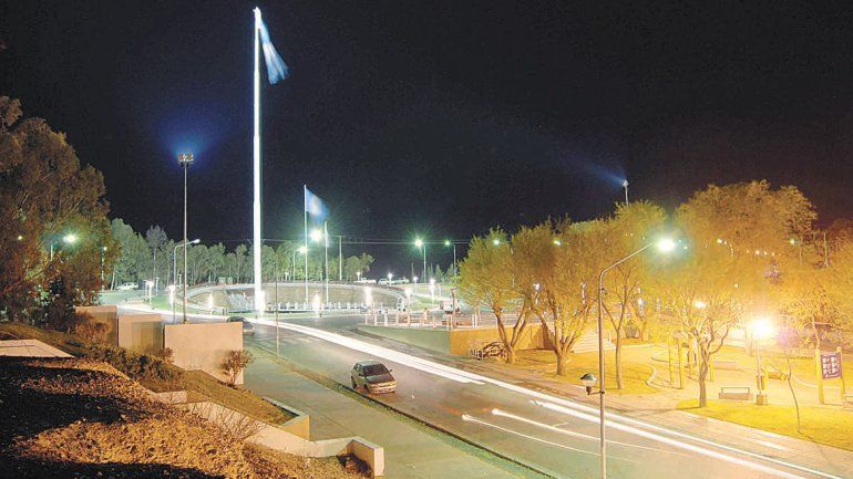 La Plaza de las Banderas cambiará su alumbrado y mobiliario antes de 2017. La Plaza de las Banderas cambiará su alumbrado y mobiliario antes de 2017.