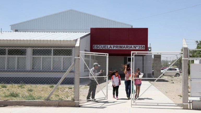 La Escuela 358 de Centenario tiene clases esta semana y próxima.