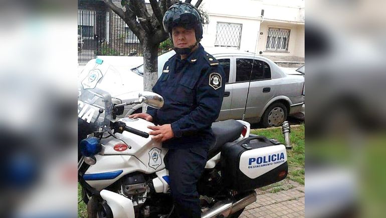 Comisario fusilado en un intento de robo de su moto
