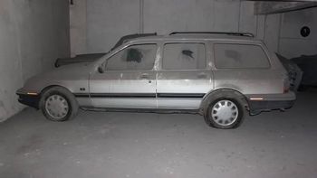 Ford Sierra abandonado.jpg