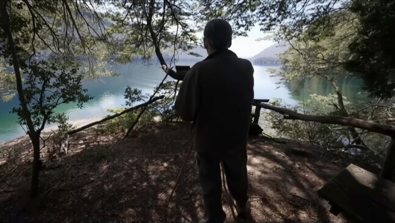 Quién es el pintor que vive aislado hace 40 años en el Parque Nacional Lanín