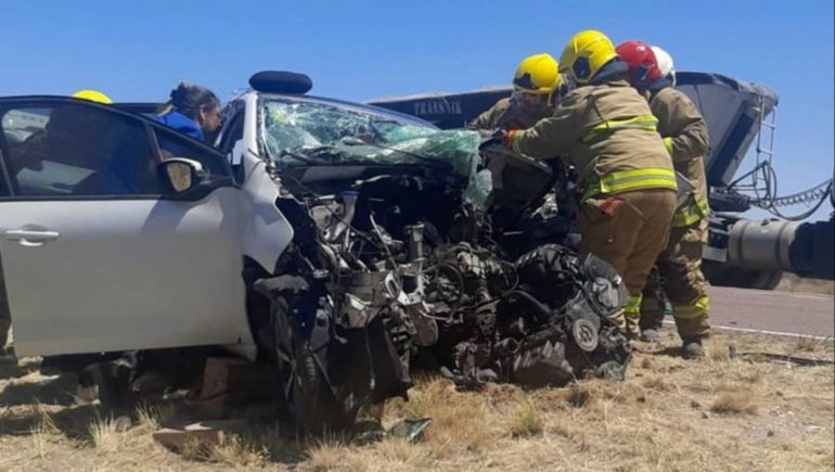 Una pareja oriunda de Neuquén debió ser rescatada tras el choque frontal.&nbsp;
