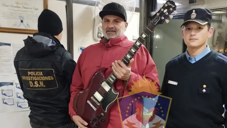 Sufrió el robo de su guitarra y encontró a los ladrones en las redes