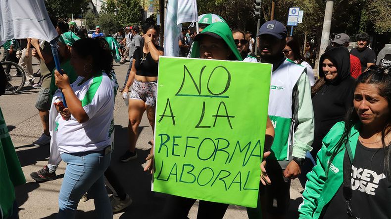 Quintriqueo lanzó un paro de estatales para este viernes en Neuquén: marchan contra la reforma laboral | LM Neuquen Quintriqueo lanzó un paro de estatales para este viernes en Neuquén: marchan contra la reforma laboral