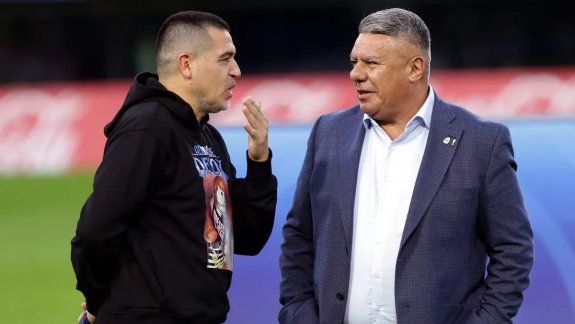 Riquelme tuvo un acercamiento crucial con Tapia.