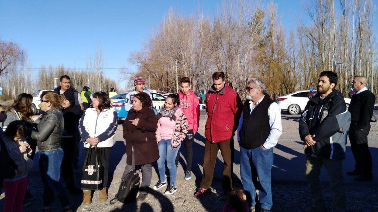 Vecinos se movilizan para reclamar la finalización de la Ruta 22