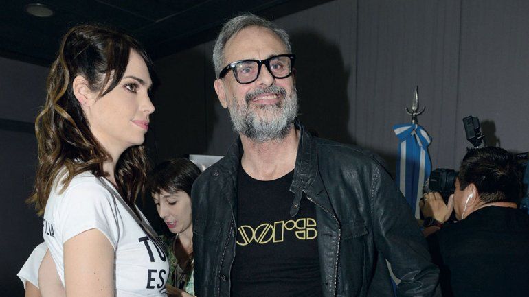 Morena intentó suicidarse y reveló que la herida que tiene en un brazo es por las iniciales de su papá.