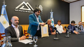 Se abrieron los pliegos de interesados para la obra del aeropuerto de Chapelco