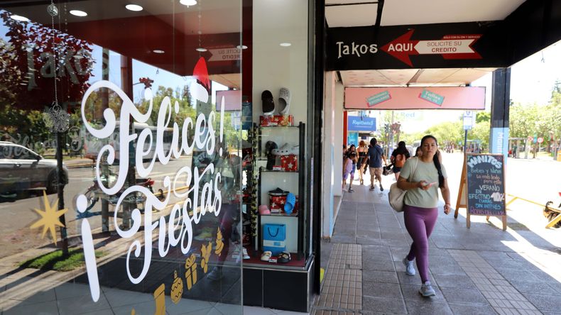 Compras de Año Nuevo: hasta qué hora funcionan los negocios y estaciones de servicio en Neuquén | LM Neuquen Compras de Año Nuevo: hasta qué hora funcionan los negocios y estaciones de servicio en Neuquén