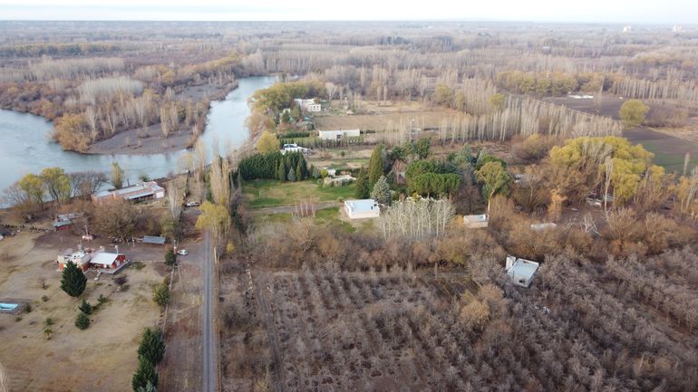 La calle 8 al fondo, antes de la crecida. El agua está muy cerca. Hoy esas casas están bajo agua. Algunas son usurpaciones, seegún PAVCA y los vecinos de los alrededores. La calle 8 al fondo, antes de la crecida. El agua está muy cerca. Hoy esas casas están bajo agua. Algunas son usurpaciones, seegún PAVCA y los vecinos de los alrededores.