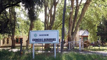 La sede de Cinco Saltos resiste el ajuste mientras mantiene un promedio histórico de 20 graduados. | LM Neuquen La sede de Cinco Saltos resiste el ajuste mientras mantiene un promedio histórico de 20 graduados.