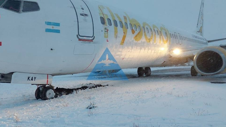 Un avión despistó en un aeropuerto de la Patagonia por las intensas nevadas
