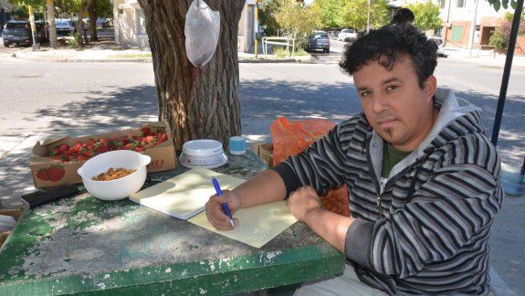 De los dolores a la creación. Confiesa que en la vida le pasó de todo, muchas cosas feas, especialmente cuando era chico. Por eso escribe una autobiografía que algún día le encantaría publicar.&nbsp;