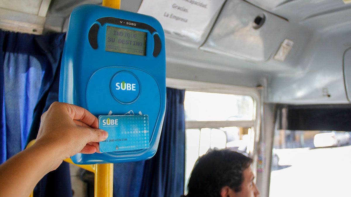 El lunes aumentan el boleto del colectivo y el estacionamiento medido