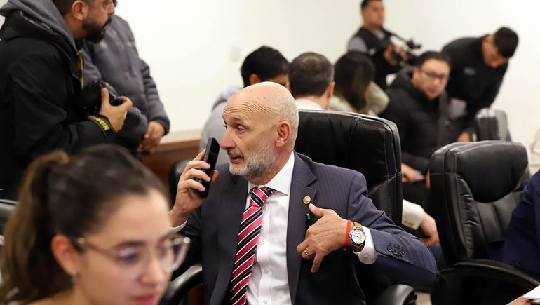 El fiscal Pablo Vignaroli pedirá condenas a los imputados por la causa de estafa con planes sociales. El fiscal Pablo Vignaroli pedirá condenas a los imputados por la causa de estafa con planes sociales.