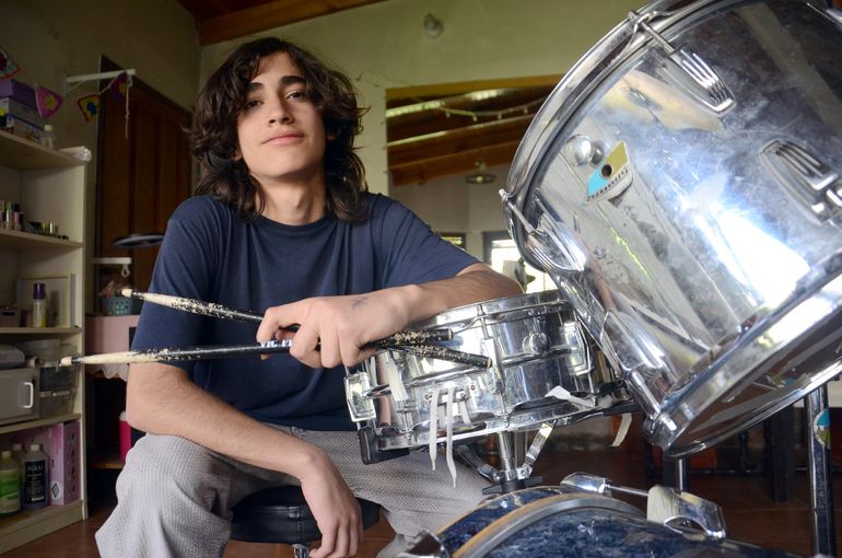 Santiago Romero, un amante de la música. Santiago Romero, un amante de la música.