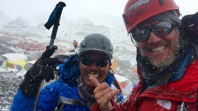 En su segundo intento, Facundo Arana logró hacer cumbre en el Everest