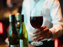 Vinos europeos son transformados en alcohol industrial. Vinos europeos son transformados en alcohol industrial.