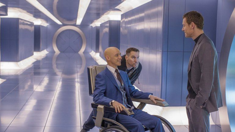 Profesor X (James McAvoy) y Magneto (Michael Fassbender) continúan su ambivalente relación en Apocalipsis.