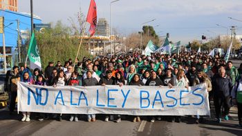 gremios y organizaciones se movilizaron en contra la ley bases en neuquen gremios y organizaciones se movilizaron en contra la ley bases en neuquen