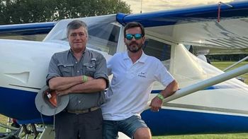 Raúl y Alejandro Hernández, de Santa Rosa, La Pampa, premiados por el avión que construyeron. Raúl y Alejandro Hernández, de Santa Rosa, La Pampa, premiados por el avión que construyeron.