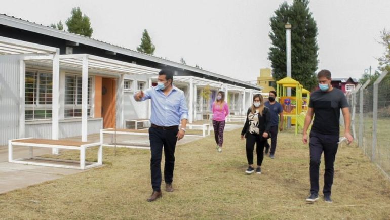 Inauguraron un jardín de infantes pero quedó cercado detrás de un alambrado