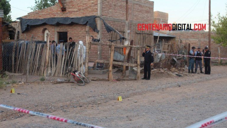 En Centenario investigan la muerte de un hombre de 64 años.