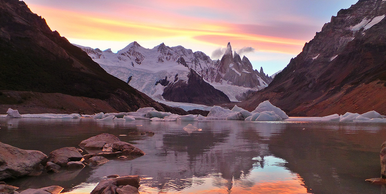La recomendación del SEGEMAR es mudar el campamento a una zona menos expuestas a los posibles desmoronamientos en la inestable ladera del cerro. La recomendación del SEGEMAR es mudar el campamento a una zona menos expuestas a los posibles desmoronamientos en la inestable ladera del cerro.