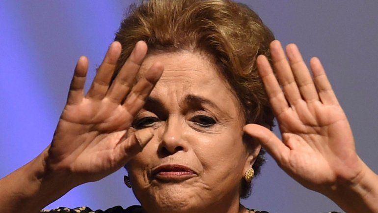 A Dilma Rousseff el gobierno interino de Brasil le restringió vuelos.