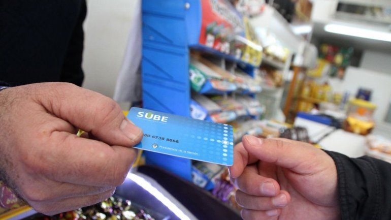 El cobro no regulado por cargar la SUBE desembarcó en la Legislatura.