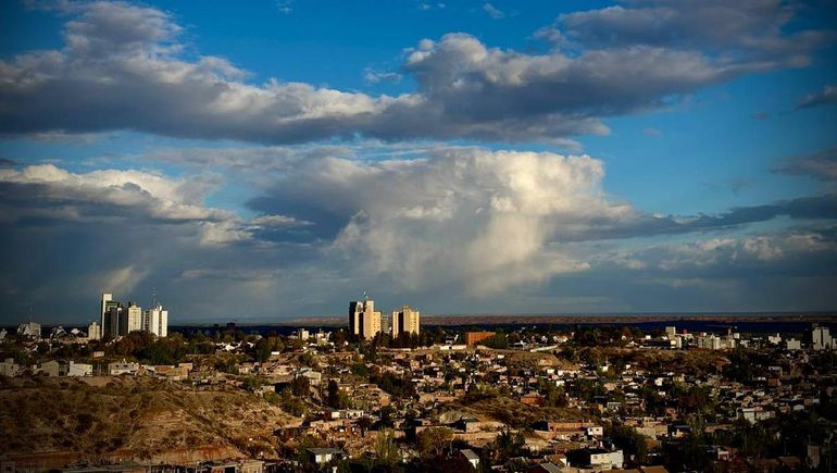 Desde Distrito 2 se puede ver un Neuquén más extenso con atardeceres mágicos.