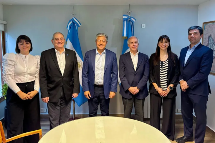 Delegación de AmCham visita yacimientos neuquinos, impulsando cooperación energética bilateral.Foto: gobierno de Neuquén Delegación de AmCham visita yacimientos neuquinos, impulsando cooperación energética bilateral.Foto: gobierno de Neuquén