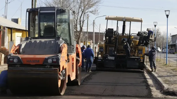 Las obras de asfalto avanzan en Senillosa Las obras de asfalto avanzan en Senillosa