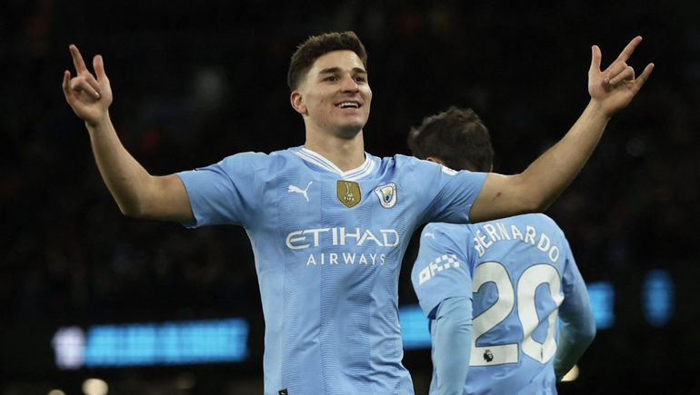 Julián Álvarez cerró el año a puro gol y aseguró la victoria del Manchester City