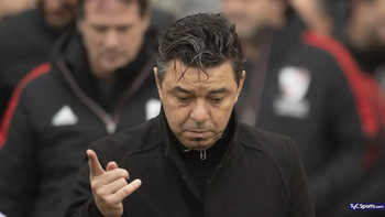 escrachan a jugador de river con mensajes anti gallardo escrachan a jugador de river con mensajes anti gallardo