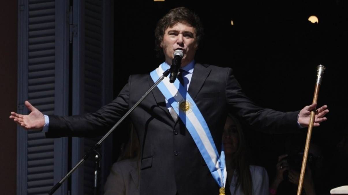 Los dos ex presidentes que podrían marcar el camino para Javier Milei