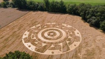 alemania: aparecen agroglifos en una plantacion de cereales alemania: aparecen agroglifos en una plantacion de cereales