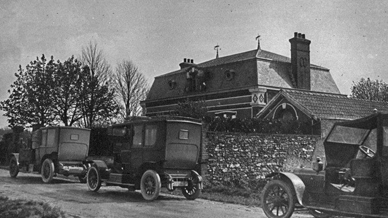 En ella vivió el primer asesino serial de Francia. Nadie hizo una oferta.