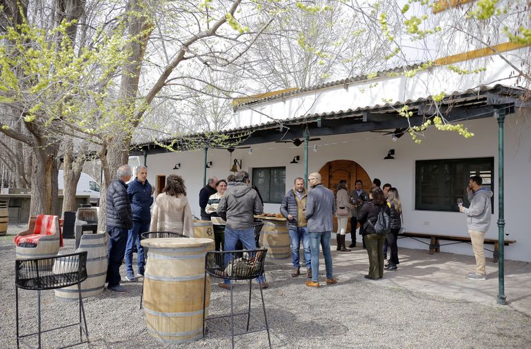 Luego del encuentro hubo una degustación en las instalaciones de la Bodega Humberto Canale, con Guillermo Barzi como anfitrión.