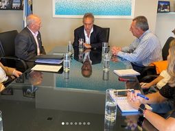 Daniel Scioli junto a referentes de la CRA analizando el potencial del turismo rural patagónico. Daniel Scioli junto a referentes de la CRA analizando el potencial del turismo rural patagónico.