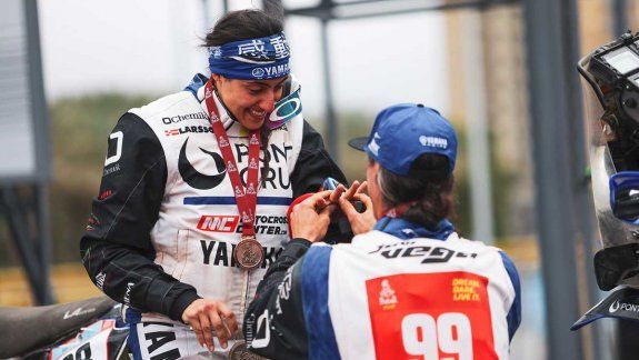 Le pidió matrimonio a su pareja en el Dakar 2022