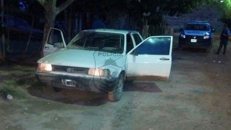 Los hombres fueron encontrados en un Volkswagen Senda en el barrio Hipódromo.