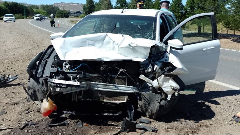 Tres hospitalizados tras un terrible choque frontal en Junín de los Andes