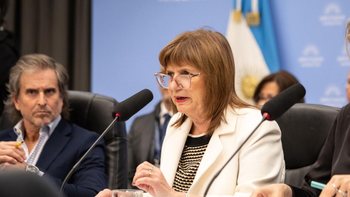 patricia bullrich defendio su protocolo antipiquete: las fuerzas intervendran cada vez que haya violencia patricia bullrich defendio su protocolo antipiquete: las fuerzas intervendran cada vez que haya violencia