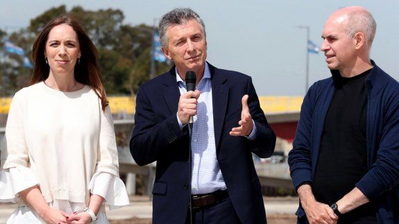 El Presidente inauguró un puente que une CABA con el conurbano.