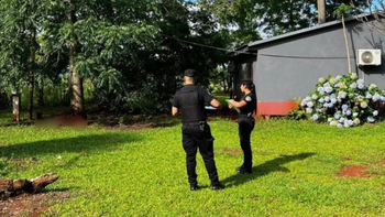 La policía acudió al lugar tras un llamado al 911 por disparos donde ocurrió el crimen. La policía acudió al lugar tras un llamado al 911 por disparos donde ocurrió el crimen.