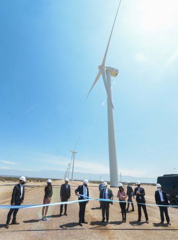 Alberto Fernández visitó el Parque Eólico Araujo Sapem junto al gobernador de La Rioja.
